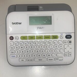 Brother P-touch Label Maker comes with batteries excellent condition.